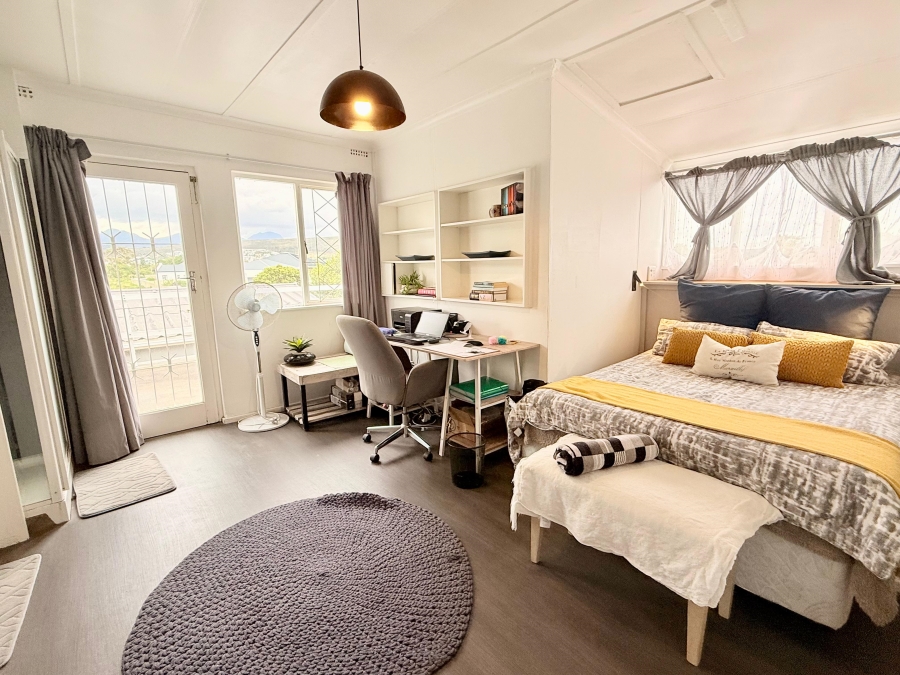 5 Bedroom Property for Sale in Sandbaai Western Cape